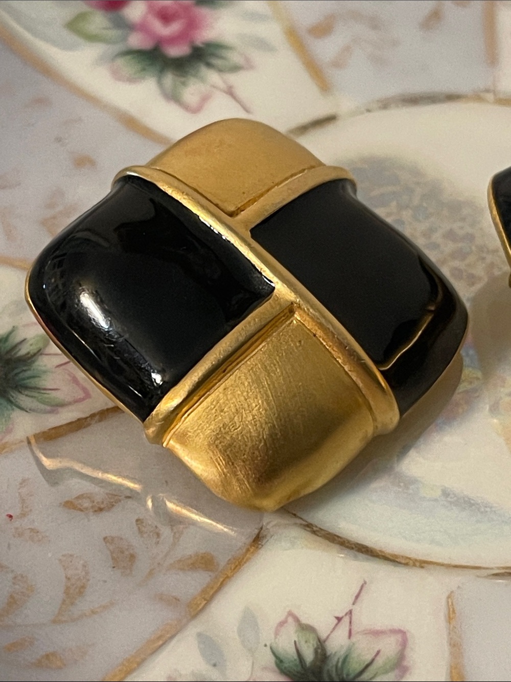 1980’s Givenchy Black & Gold Geometric Checkered Runway Clip-On Earrings - Picture 4 of 11